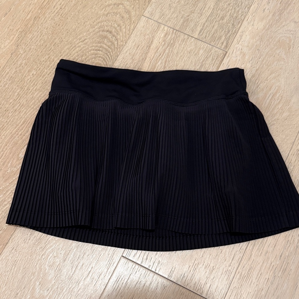 Lululemon Athletica Black Pleated Skirt size 4